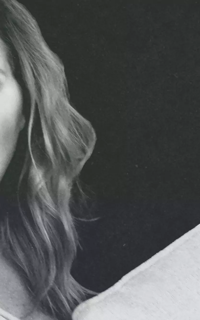 Amy Schumer image in black and white